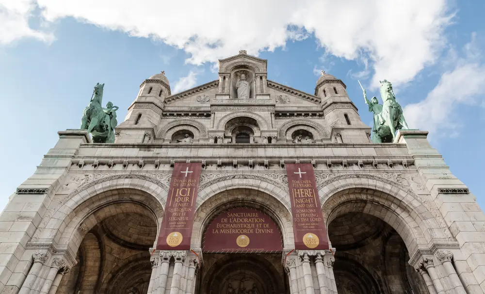 Fachada da Basílica de Sacré-Cœur, em Montmartre