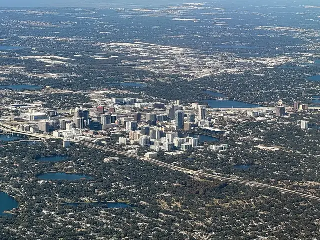 Vista aérea de Orlando e seus lagos